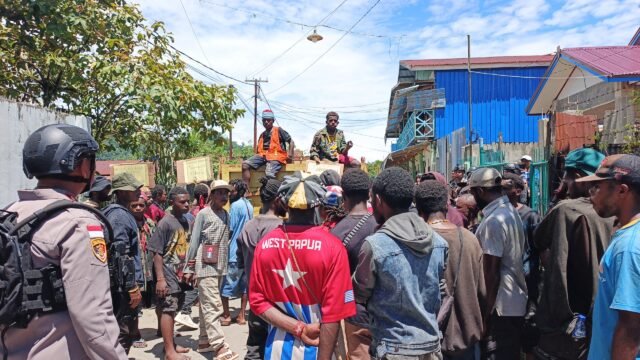 Polisi Fasilitasi Massa FRB Siriwini ke DPRP Papua Tengah, Aksi Tetap Tertib