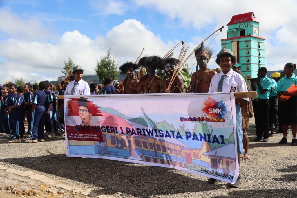 Kawal Karnaval Hardiknas, Polres Paniai Pastikan Ratusan Pelajar Berpawai Aman dan Lancar