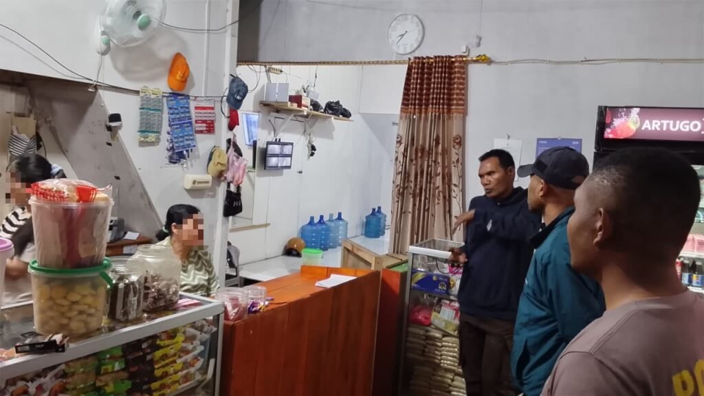 Polisi Buru Pelaku Perampasan HP Modus Minta Uang di Kios Enaro Paniai, Aksi Pelaku Terekam CCTV