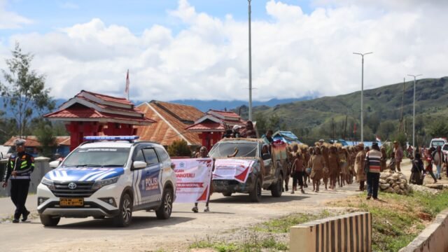 Kawal Karnaval Hardiknas, Polres Paniai Pastikan Ratusan Pelajar Berpawai Aman dan Lancar
