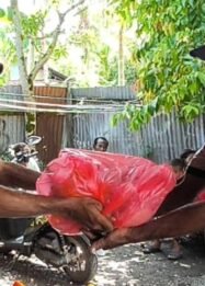 Kepala Suku Sarakwari Sosialisasi Kamtibmas dan Bagikan Sembako di Kampung Sanoba, Soroti Masalah Pemuda Mabuk