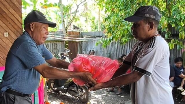 Kepala Suku Sarakwari Sosialisasi Kamtibmas dan Bagikan Sembako di Kampung Sanoba, Soroti Masalah Pemuda Mabuk