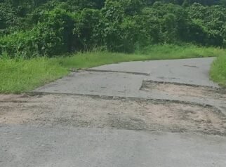 Warga di Nabire Barat Minta Pemda Pasang Papan Peringatan di Jalur Perbaikan Jalan