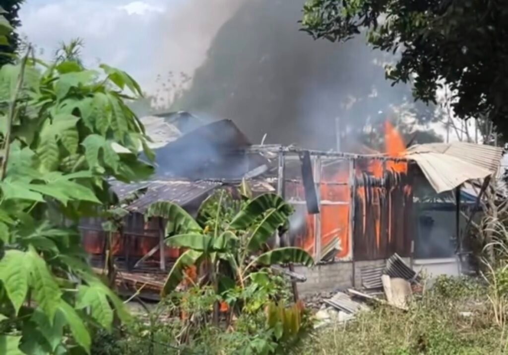 Diduga Korsleting Listrik, Rumah di Kalibobo Putaran 2 Nabire Ludes Terbakar