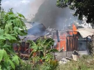 Diduga Korsleting Listrik, Rumah di Kalibobo Putaran 2 Nabire Ludes Terbakar