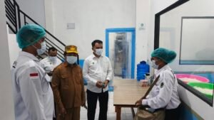 Sekda Nabire Tinjau Kesiapan Dapur MBG Oyehe Jelang Kunjungan Anggota DPR RI Yan Mandenas