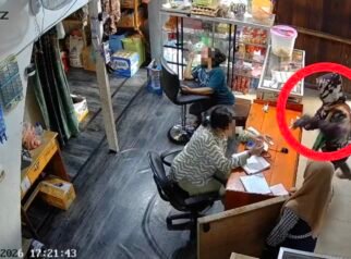 Polisi Buru Pelaku Perampasan HP Modus Minta Uang di Kios Enaro Paniai, Aksi Pelaku Terekam CCTV
