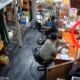Polisi Buru Pelaku Perampasan HP Modus Minta Uang di Kios Enaro Paniai, Aksi Pelaku Terekam CCTV