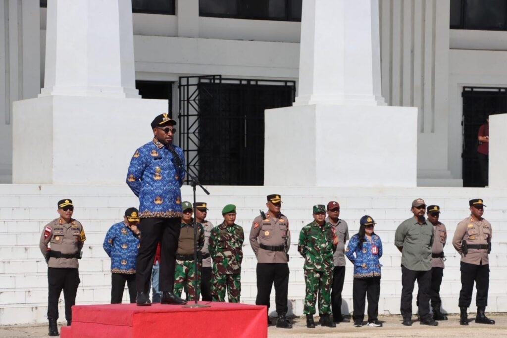 Tingkatkan Disiplin dan Sinergitas Kamtibmas, Polres Paniai Hadiri Apel Gabungan ASN dan TNI-Polri