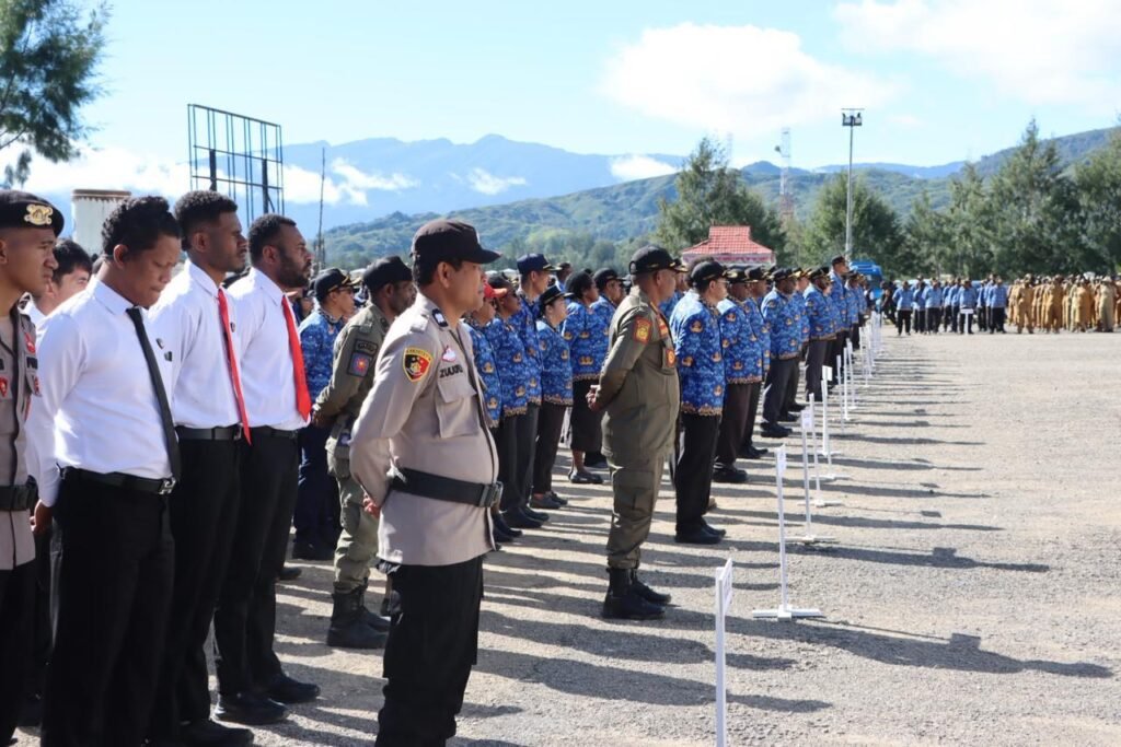 Tingkatkan Disiplin dan Sinergitas Kamtibmas, Polres Paniai Hadiri Apel Gabungan ASN dan TNI-Polri