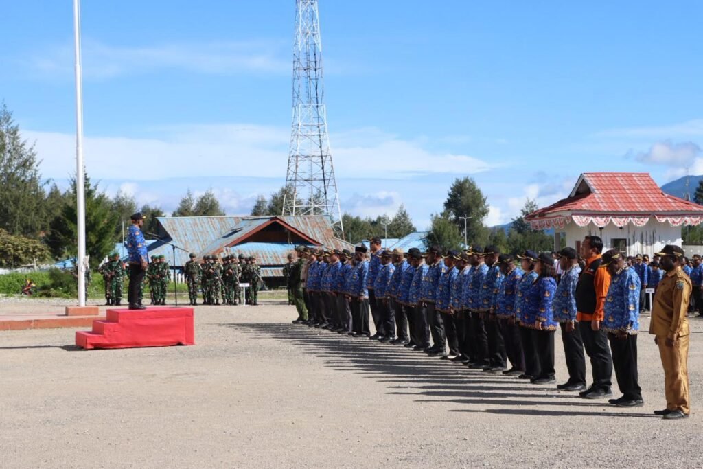 Tingkatkan Disiplin dan Sinergitas Kamtibmas, Polres Paniai Hadiri Apel Gabungan ASN dan TNI-Polri