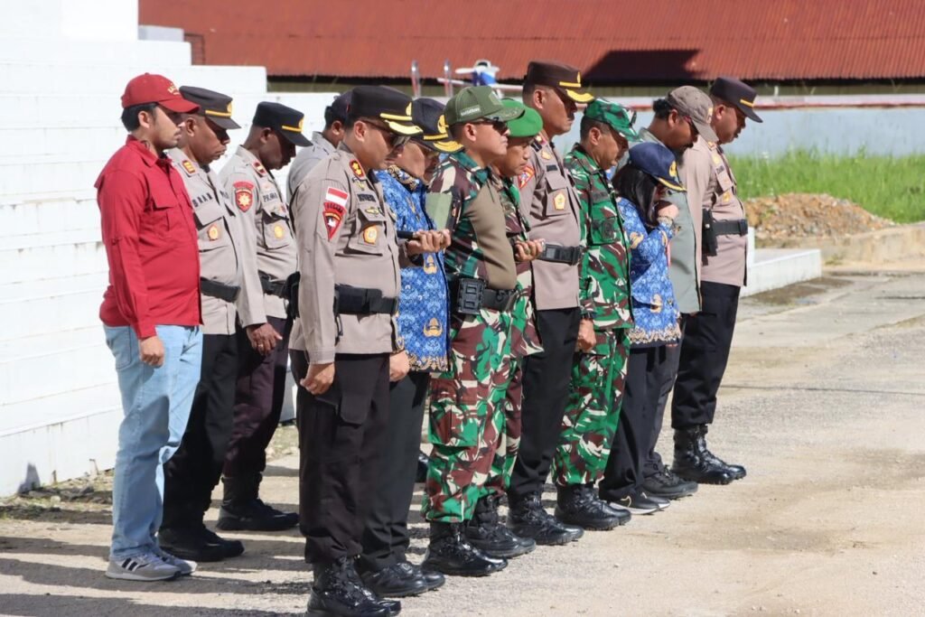 Tingkatkan Disiplin dan Sinergitas Kamtibmas, Polres Paniai Hadiri Apel Gabungan ASN dan TNI-Polri