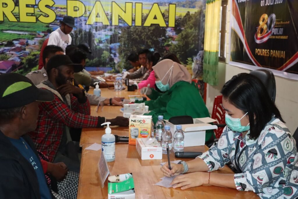 Polres Paniai Gelar Bakti Kesehatan Gratis dan Donor Darah Sambut Hari Bhayangkara ke-80