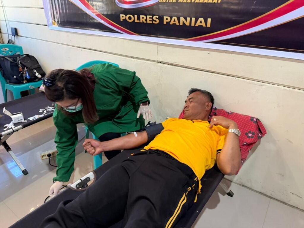 Polres Paniai Gelar Bakti Kesehatan Gratis dan Donor Darah Sambut Hari Bhayangkara ke-80