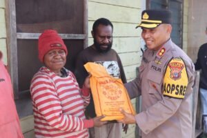 80 Tahun Mengabdi, Polres Paniai Gelar Anjangsana dan Salurkan Sembako Jalin Silaturahmi Bersama Keluarga Purnawirawan