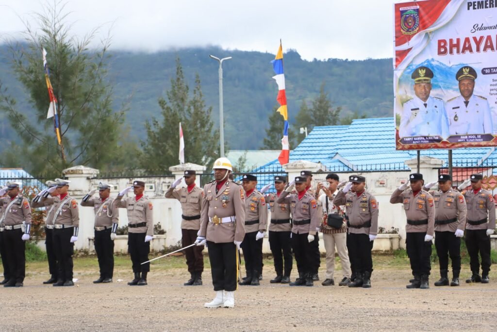 Penuh Kemeriahan, HUT Bhayangkara ke-80 di Paniai Jadi Momentum Perkuat Kedekatan Polri dengan Warga