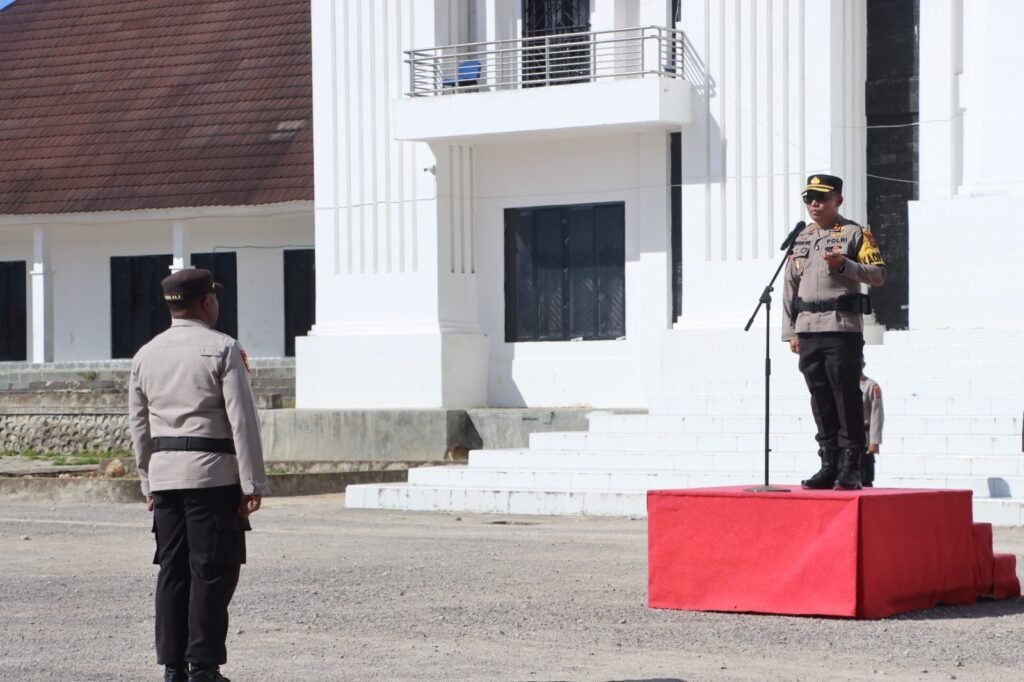 Kapolres Paniai Pimpin Apel Gabungan ASN, TNI, dan Polri, Tekankan Transparansi Pengelolaan Dana Desa