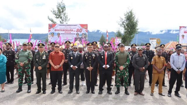 Penuh Kemeriahan, HUT Bhayangkara ke-80 di Paniai Jadi Momentum Perkuat Kedekatan Polri dengan Warga