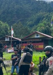 Pastikan Kamtibmas Kondusif, Pospol Ndeotadi 99 dan Brimob Papua Tengah Patroli 24 Jam di Pedalaman Paniai