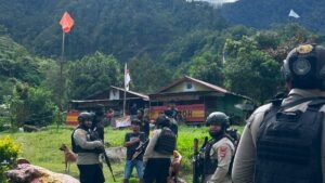 Pastikan Kamtibmas Kondusif, Pospol Ndeotadi 99 dan Brimob Papua Tengah Patroli 24 Jam di Pedalaman Paniai
