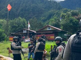 Pastikan Kamtibmas Kondusif, Pospol Ndeotadi 99 dan Brimob Papua Tengah Patroli 24 Jam di Pedalaman Paniai