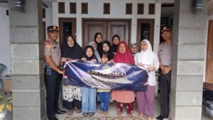 Siswa SIP Angkatan 56 Asal Polda Papua Tengah Salurkan Bantuan Sosial kepada Warga Sukabumi