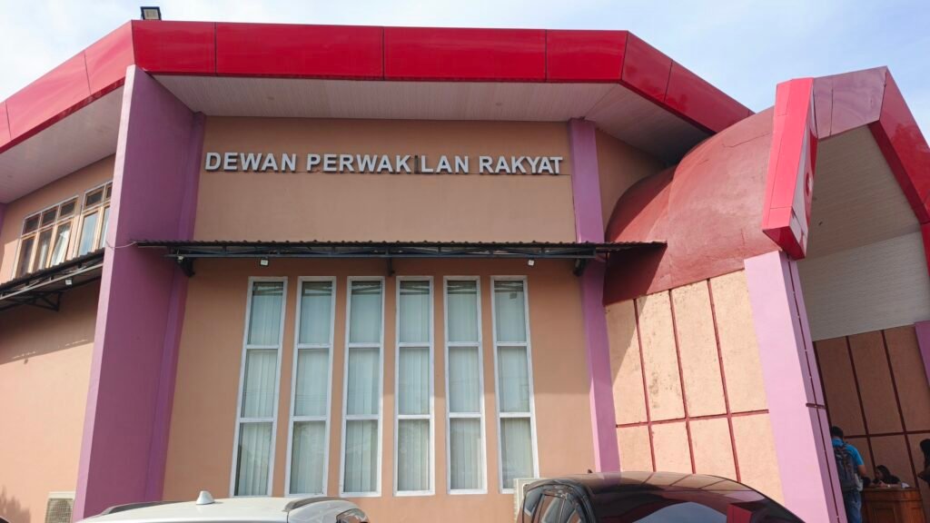DPR Papua Tengah Gelar Pembukaan Rapat Paripurna Raperdasi Pertanggungjawaban APBD 2025, Tamu Mulai Berdatangan