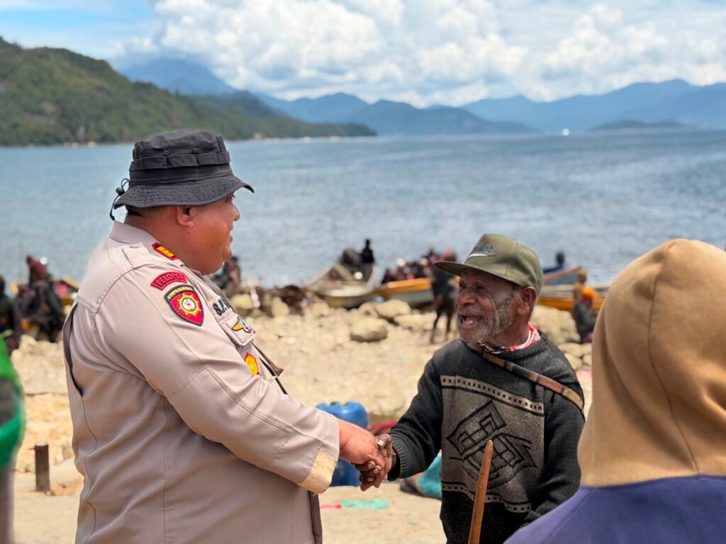Polres Paniai dan TNI Gelar Patroli Skala Besar, Pastikan Kamtibmas Tetap Kondusif