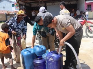 Polres Paniai Salurkan Air Bersih Gratis, Wujud Nyata Kepedulian Polri di Tengah Kemarau