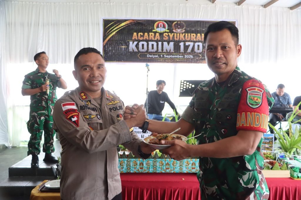 Pererat Sinergitas TNI-Polri, Kapolres Paniai Hadiri Syukuran Sertijab Danramil Obano dan HUT Dandim