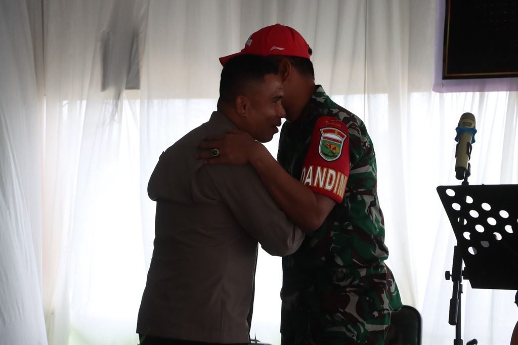 Pererat Sinergitas TNI-Polri, Kapolres Paniai Hadiri Syukuran Sertijab Danramil Obano dan HUT Dandim