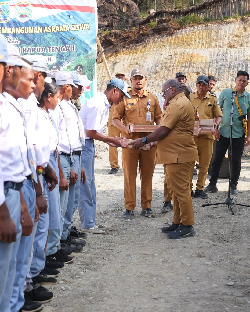 Dari Sekolah hingga PLN, Meki Nawipa Kunker ke Intan Jaya