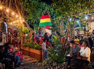Penonton Membludak, Roots Show PRF XI di Pantai Benji Diserbu Warga