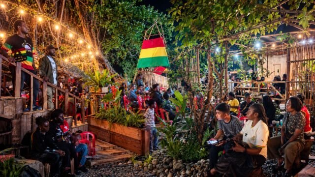 Penonton Membludak, Roots Show PRF XI di Pantai Benji Diserbu Warga