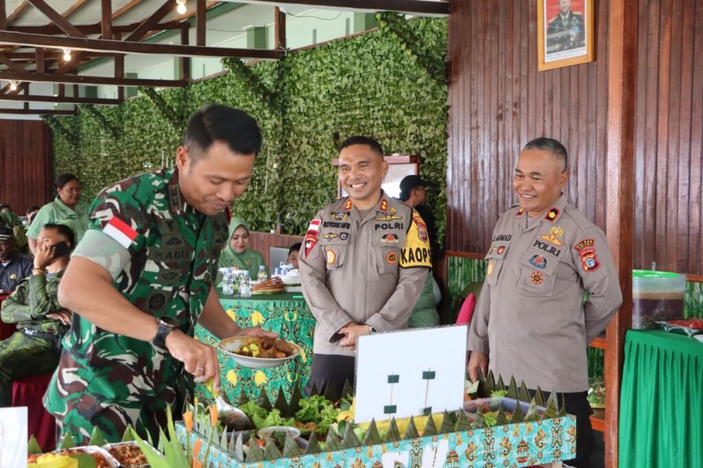 Pererat Sinergitas TNI-Polri, Kapolres Paniai Hadiri Syukuran Sertijab Danramil Obano dan HUT Dandim
