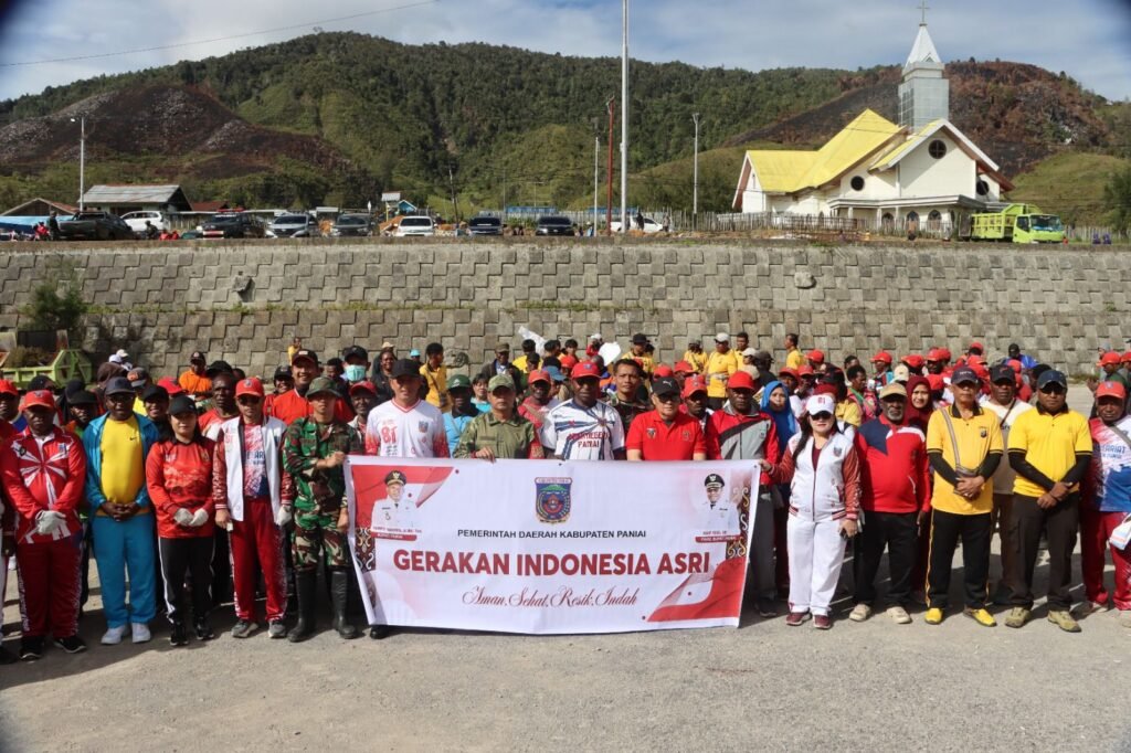 Sinergi Pemda, TNI, dan Polri Bersihkan Paniai Lewat Gerakan Indonesia Asri