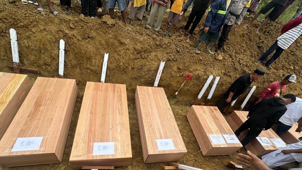 11 Korban Kebakaran Paniai Dimakamkan Bersama, 6 di Antaranya Anak-anak