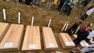11 Korban Kebakaran Paniai Dimakamkan Bersama, 6 di Antaranya Anak-anak