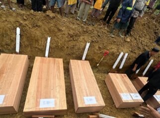 11 Korban Kebakaran Paniai Dimakamkan Bersama, 6 di Antaranya Anak-anak