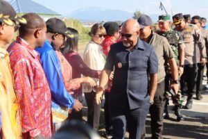 Wagub Papua Tengah Tinjau Penanganan Kebakaran dan Pembangunan Paniai
