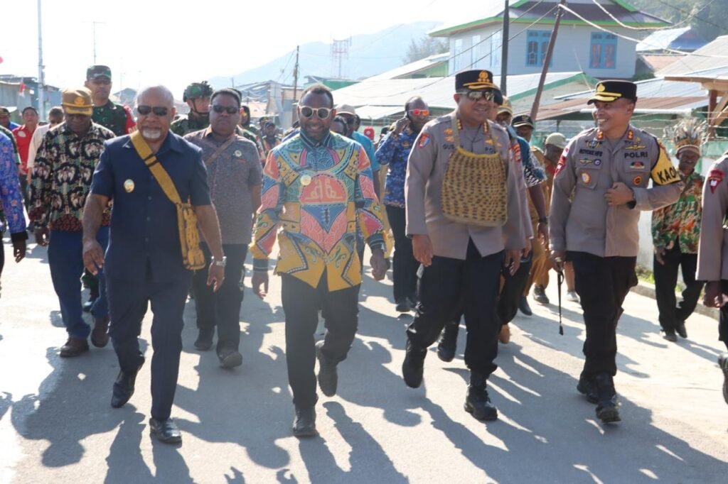 Wagub Papua Tengah Tinjau Penanganan Kebakaran dan Pembangunan Paniai