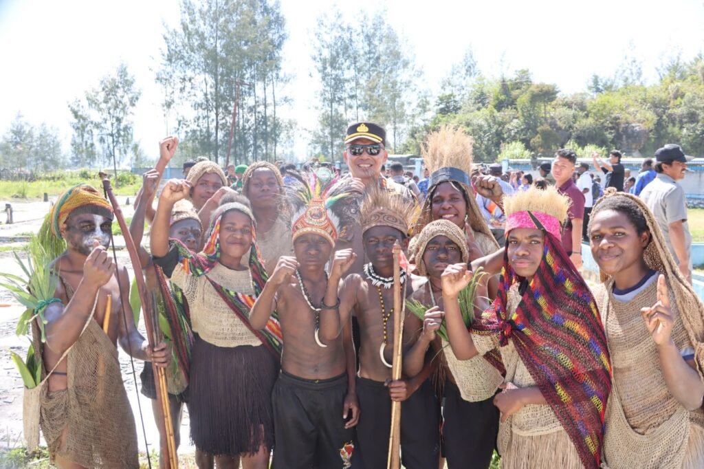 Wagub Papua Tengah Tinjau Penanganan Kebakaran dan Pembangunan Paniai