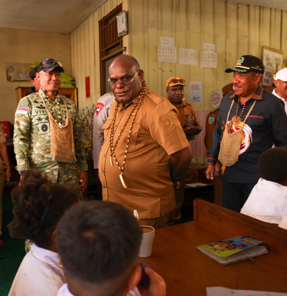 Dari Sekolah hingga PLN, Meki Nawipa Kunker ke Intan Jaya