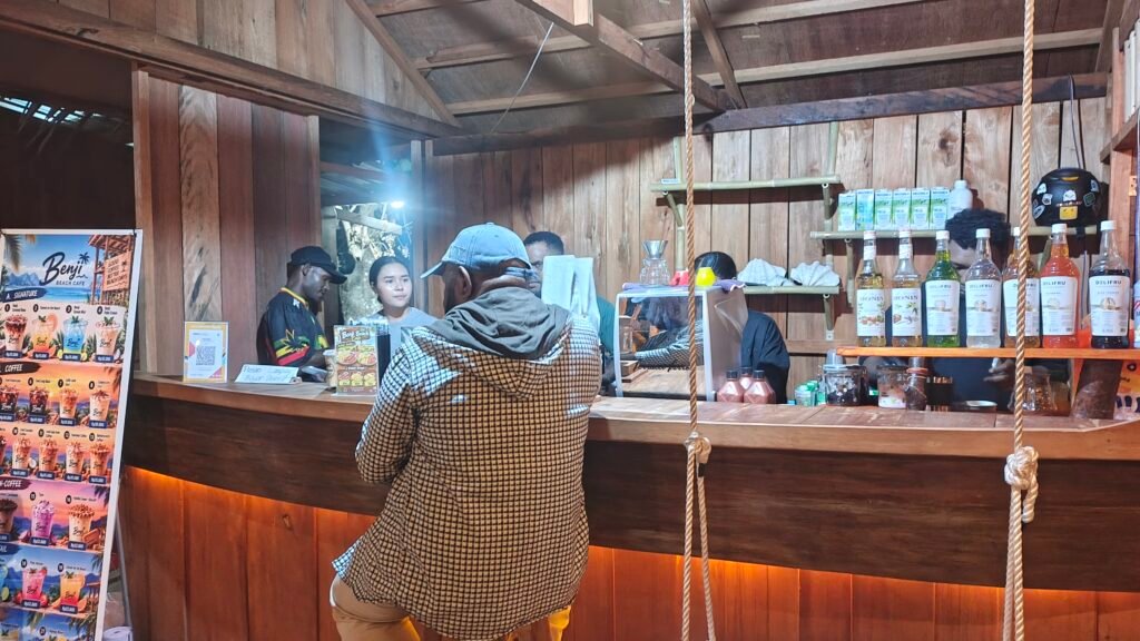 Penonton Membludak, Roots Show PRF XI di Pantai Benji Diserbu Warga