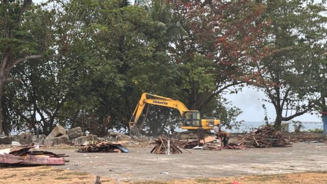 Kejar View Laut untuk Pengunjung, Tembok dan Panggung Taman Gizi Dibongkar