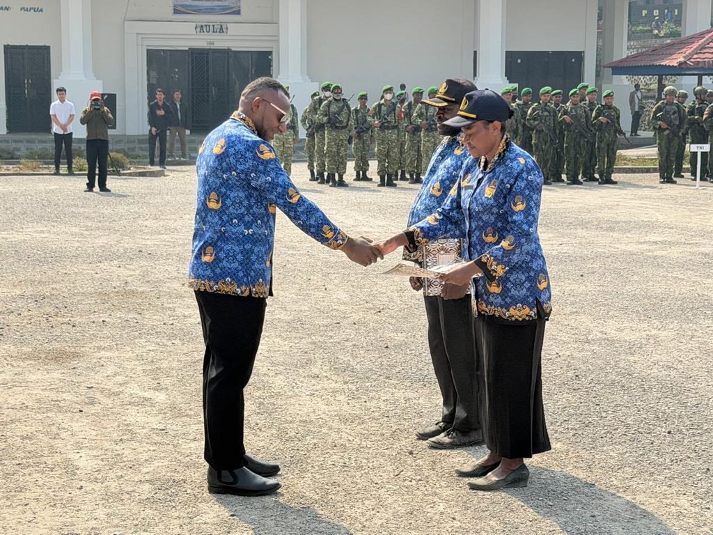 Wujud Nyata Sinergitas Tiga Pilar: Polres Paniai Bersama TNI dan Pemda Hadiri Apel Gabungan ASN, Tegaskan Kehadiran Polisi untuk Masyarakat