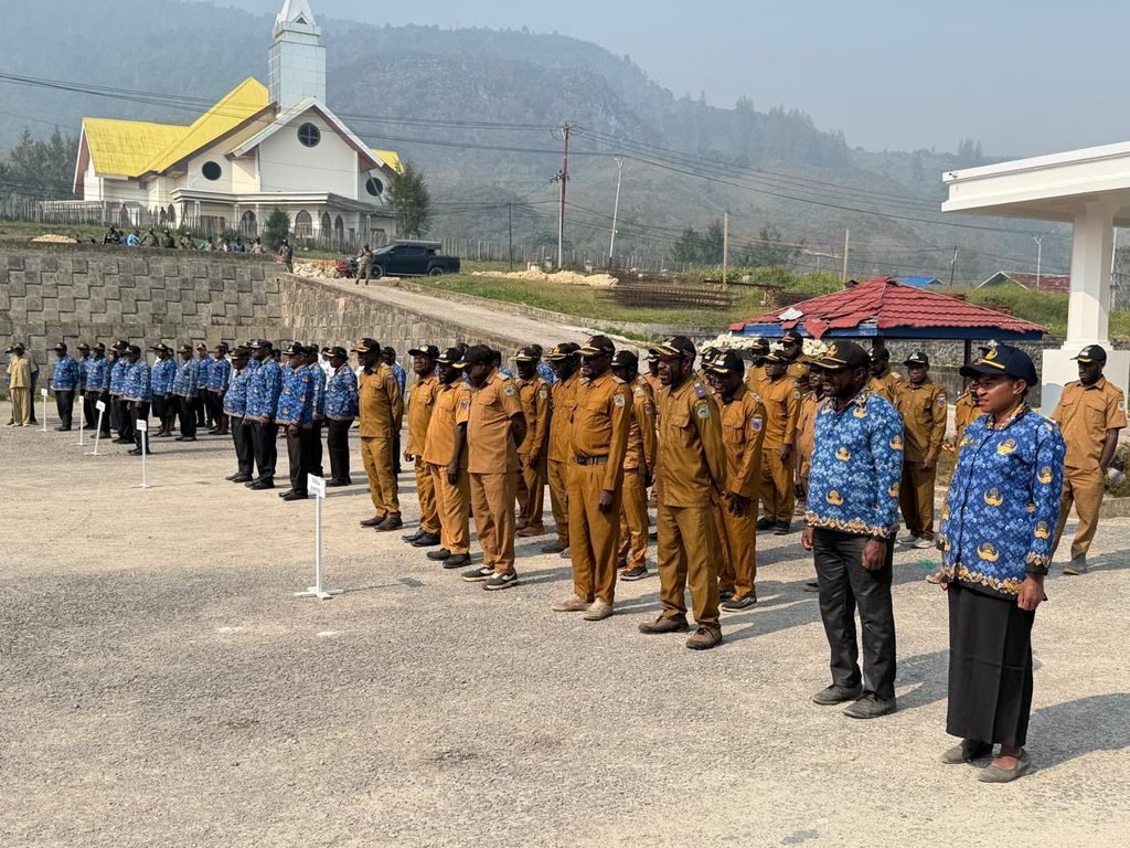 Wujud Nyata Sinergitas Tiga Pilar: Polres Paniai Bersama TNI dan Pemda Hadiri Apel Gabungan ASN, Tegaskan Kehadiran Polisi untuk Masyarakat
