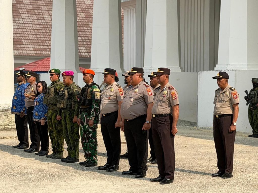 Wujud Nyata Sinergitas Tiga Pilar: Polres Paniai Bersama TNI dan Pemda Hadiri Apel Gabungan ASN, Tegaskan Kehadiran Polisi untuk Masyarakat
