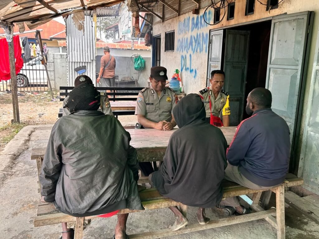 Kumpul Bersama Masyarakat di Terminal Madi, Polres Paniai Perkuat Kedekatan dengan Warga