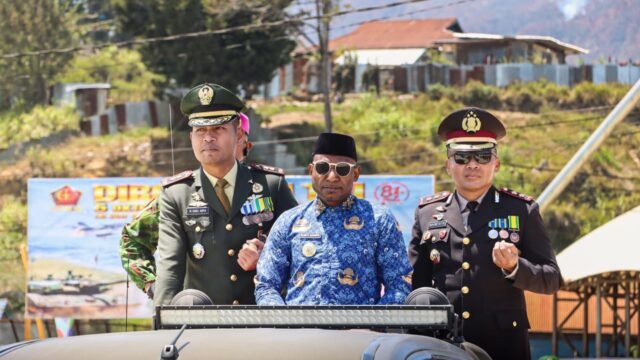 Kapolres Paniai Hadiri Upacara HUT TNI di Lapangan Karel Gobay Enarotali